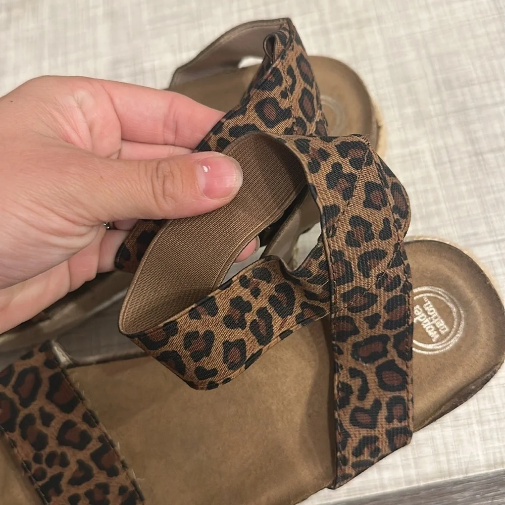 Wonder nation size 4/women’s size 6 cheetah print sandal. Great condition!!